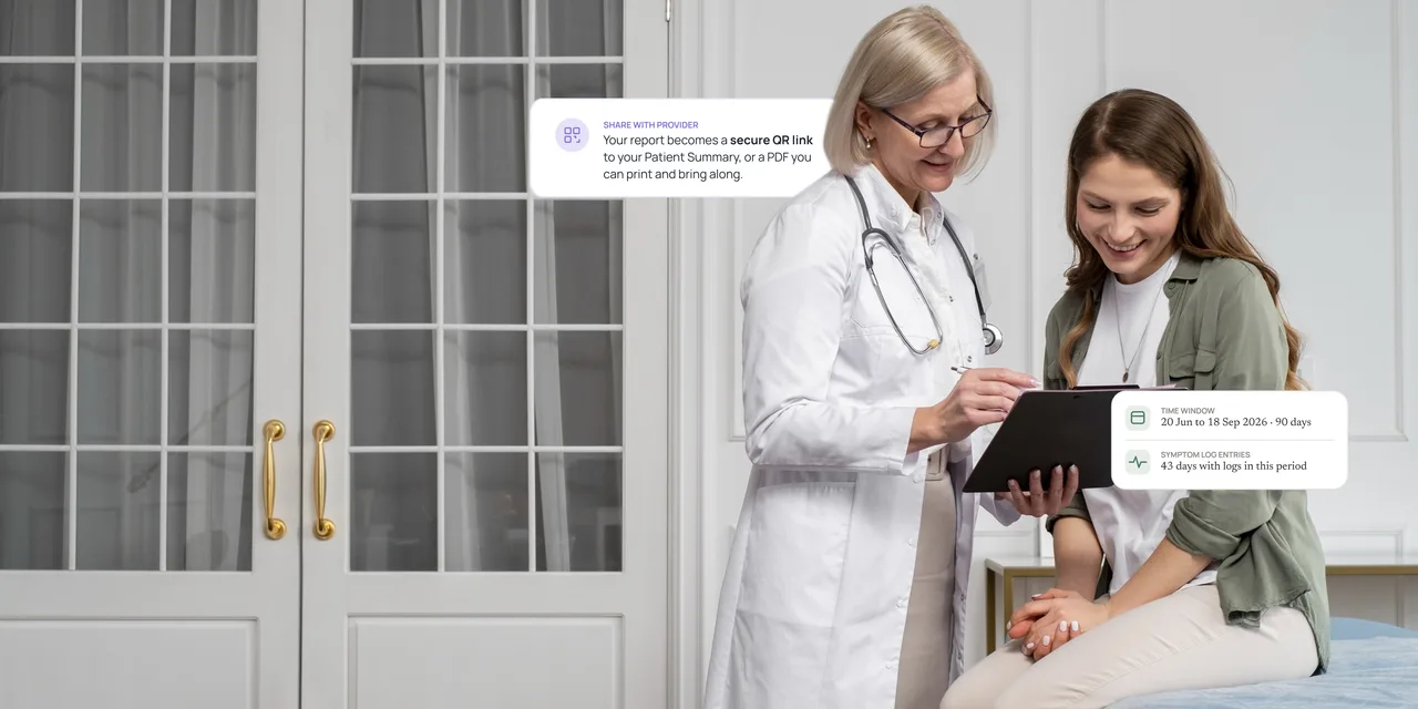 Une médecin et une patiente regardent une tablette ensemble